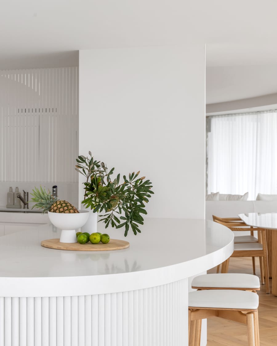 Curved Island Apartment, Surfers Paradise