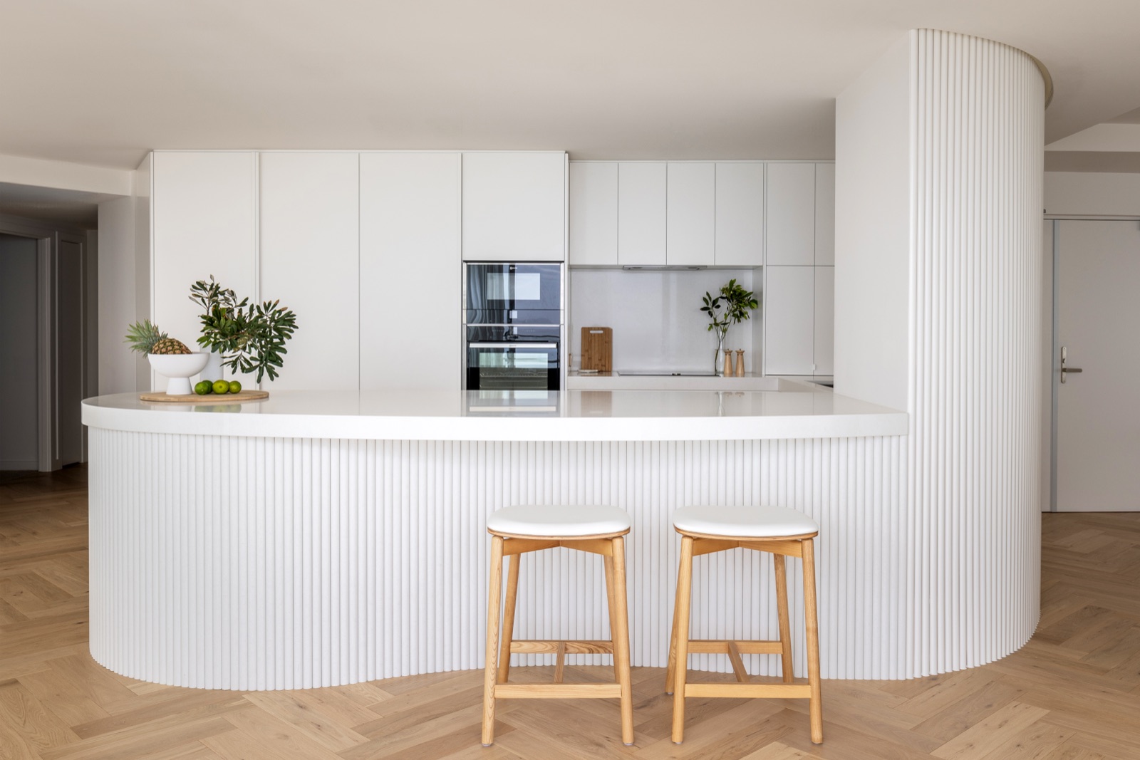 Curved Island Kitchen, Surfers Paradise