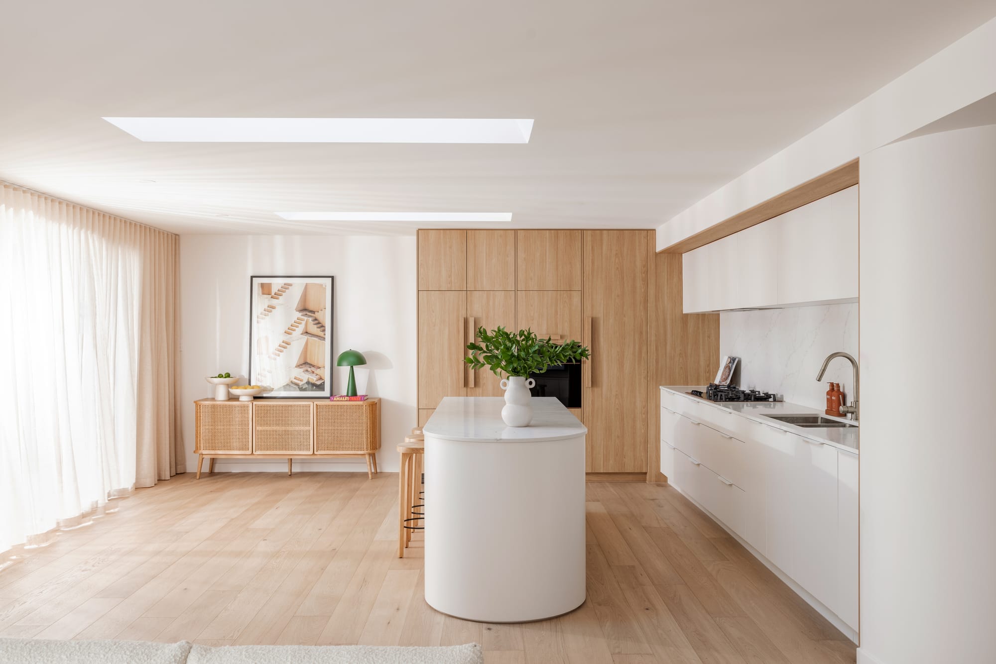 A luxury kitchen with a natural stone benchtop and timber joinery on the Gold Coast